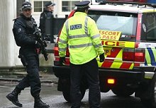 London Police Guard 5 Terrorists